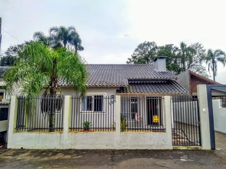 Casa com 3 quartos à venda, 220m2 em João Alves, Santa Cruz Do Sul - RS - imagem 3 Foto 3 de Casa com 3 quartos à venda, 220m2 em João Alves, Santa Cruz Do Sul - RS