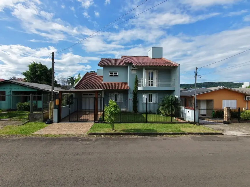 Foto 1 de Casa com 4 quartos à venda, 211m2 em Santo Antônio, Santa Cruz Do Sul - RS