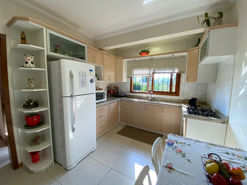 Casa com 3 quartos à venda, 174m2 em Jardim Europa, Santa Cruz Do Sul - RS - imagem 5 Foto 5 de Casa com 3 quartos à venda, 174m2 em Jardim Europa, Santa Cruz Do Sul - RS