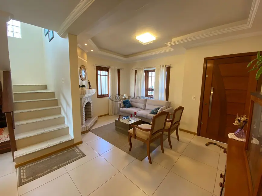 Casa com 3 quartos à venda, 174m2 em Jardim Europa, Santa Cruz Do Sul - RS - imagem 3 Foto 3 de Casa com 3 quartos à venda, 174m2 em Jardim Europa, Santa Cruz Do Sul - RS