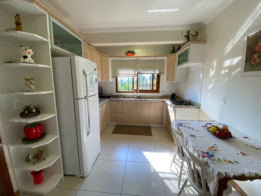 Casa com 3 quartos à venda, 174m2 em Jardim Europa, Santa Cruz Do Sul - RS - imagem 6 Foto 6 de Casa com 3 quartos à venda, 174m2 em Jardim Europa, Santa Cruz Do Sul - RS