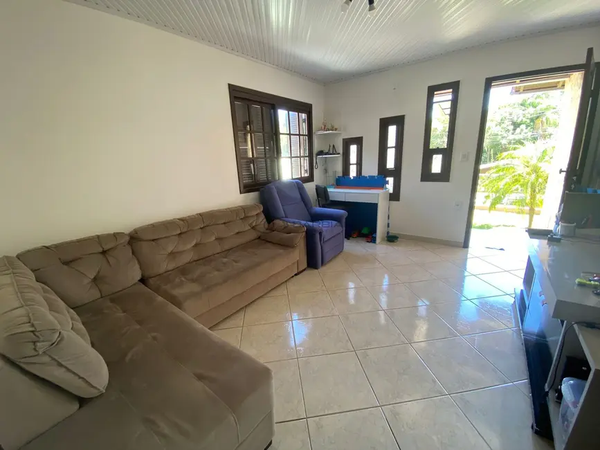 Casa com 3 quartos à venda, 107m2 em Renascença, Santa Cruz Do Sul - RS - imagem 4 Foto 4 de Casa com 3 quartos à venda, 107m2 em Renascença, Santa Cruz Do Sul - RS