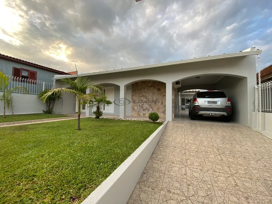 Foto 2 de Casa com 4 quartos à venda, 211m2 em Ana Nery, Santa Cruz Do Sul - RS