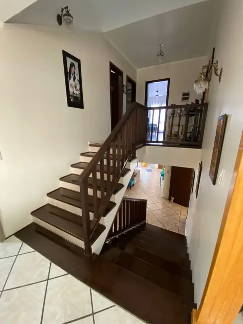 Casa com 3 quartos à venda, 274m2 em Bonfim, Santa Cruz Do Sul - RS - imagem 8 Foto 8 de Casa com 3 quartos à venda, 274m2 em Bonfim, Santa Cruz Do Sul - RS
