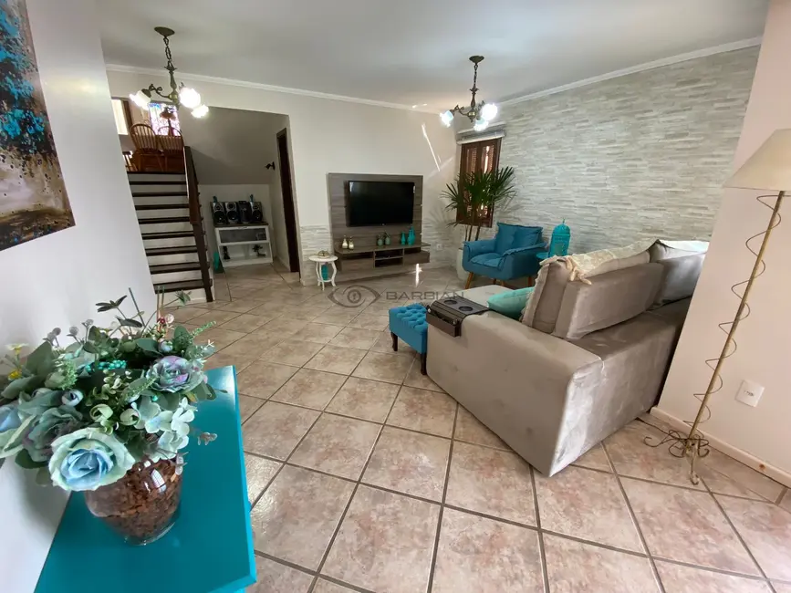 Casa com 3 quartos à venda, 274m2 em Bonfim, Santa Cruz Do Sul - RS - imagem 3 Foto 3 de Casa com 3 quartos à venda, 274m2 em Bonfim, Santa Cruz Do Sul - RS
