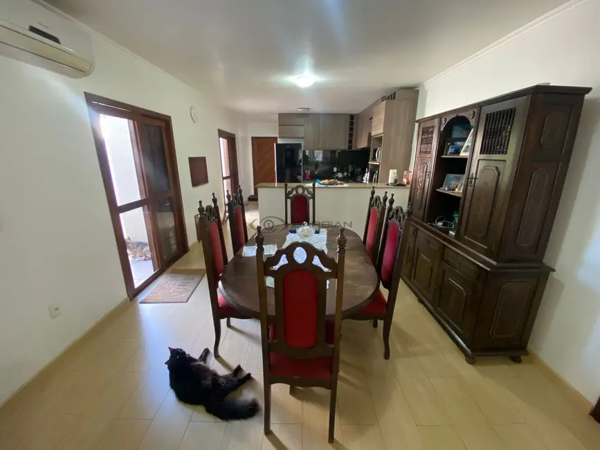 Casa com 3 quartos à venda, 203m2 em Santo Antônio, Santa Cruz Do Sul - RS - imagem 6 Foto 6 de Casa com 3 quartos à venda, 203m2 em Santo Antônio, Santa Cruz Do Sul - RS