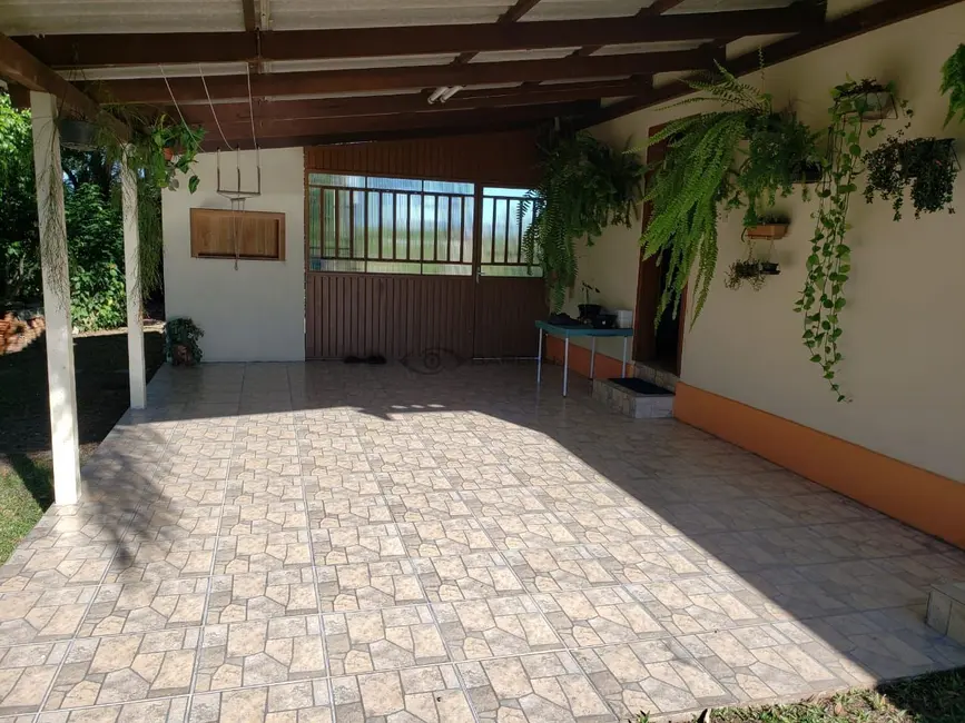 Chácara com 3 quartos à venda, 200m2 em Santa Cruz Do Sul - RS - imagem 8 Foto 8 de Chácara com 3 quartos à venda, 200m2 em Santa Cruz Do Sul - RS