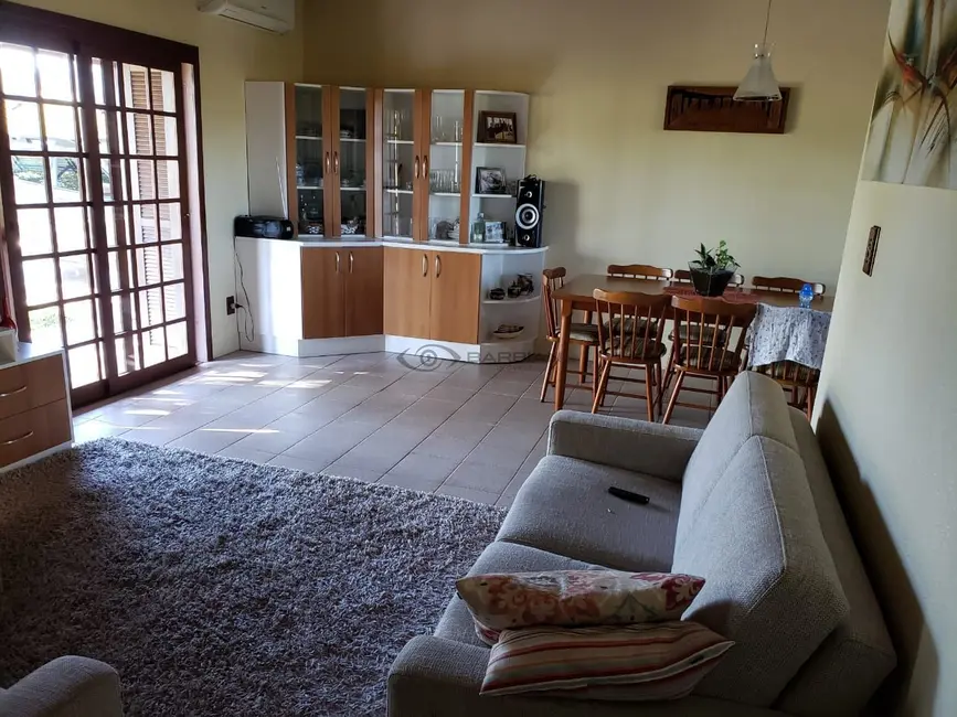 Chácara com 3 quartos à venda, 200m2 em Santa Cruz Do Sul - RS - imagem 2 Foto 2 de Chácara com 3 quartos à venda, 200m2 em Santa Cruz Do Sul - RS