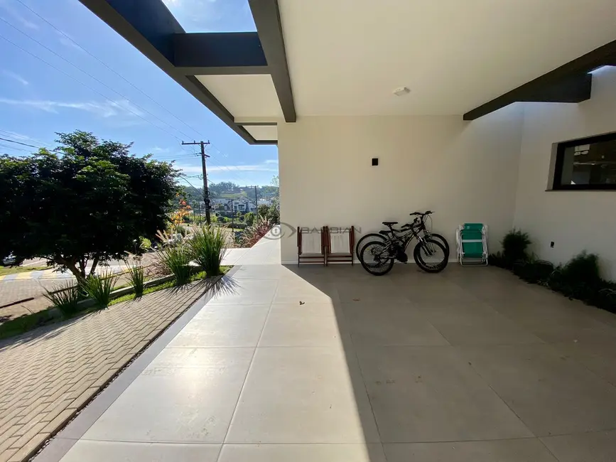 Casa com 3 quartos à venda, 182m2 em Country, Santa Cruz Do Sul - RS - imagem 5 Foto 5 de Casa com 3 quartos à venda, 182m2 em Country, Santa Cruz Do Sul - RS