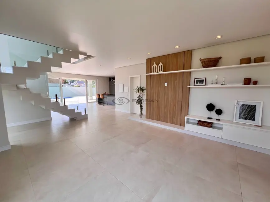 Casa com 3 quartos à venda, 225m2 em Country, Santa Cruz Do Sul - RS - imagem 3 Foto 3 de Casa com 3 quartos à venda, 225m2 em Country, Santa Cruz Do Sul - RS