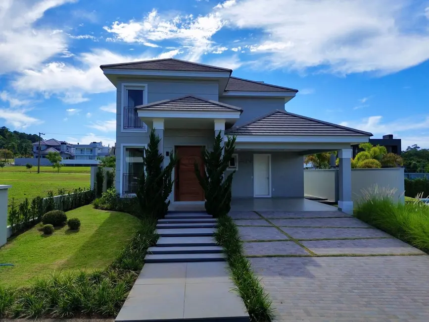 Casa com 3 quartos à venda, 225m2 em Country, Santa Cruz Do Sul - RS - imagem 2 Foto 2 de Casa com 3 quartos à venda, 225m2 em Country, Santa Cruz Do Sul - RS