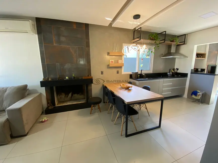 Foto 4 de Casa com 2 quartos à venda, 106m2 em Country, Santa Cruz Do Sul - RS