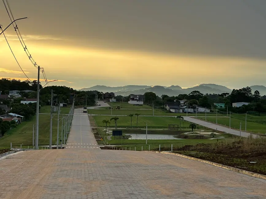 Foto 1 de Terreno / Lote à venda, 300m2 em Linha Santa Cruz, Santa Cruz Do Sul - RS
