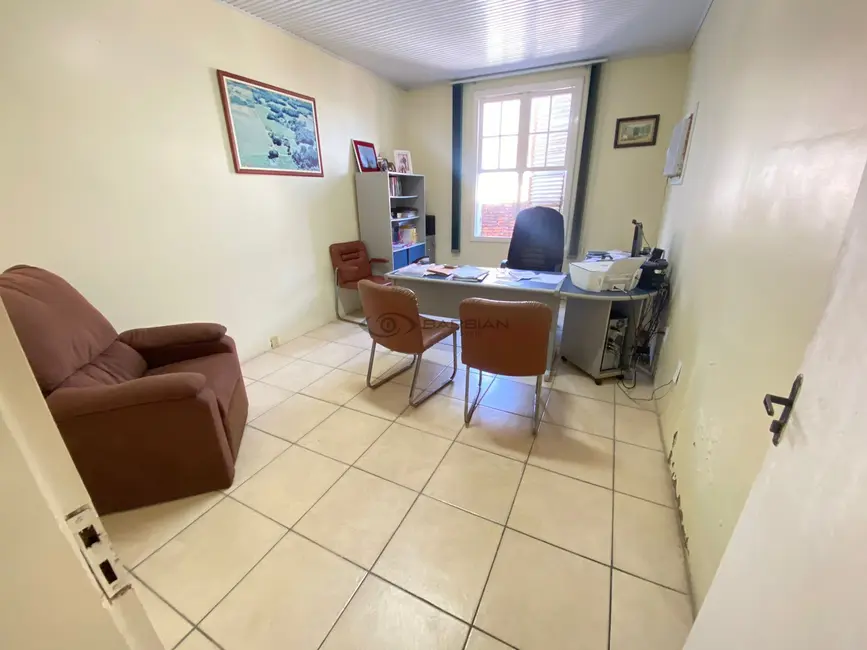 Casa com 3 quartos à venda, 302m2 em Centro, Santa Cruz Do Sul - RS - imagem 4 Foto 4 de Casa com 3 quartos à venda, 302m2 em Centro, Santa Cruz Do Sul - RS