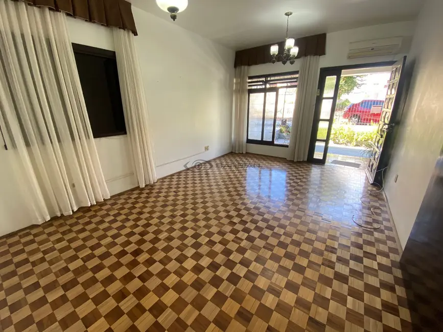 Casa com 3 quartos à venda, 179m2 em Higienópolis, Santa Cruz Do Sul - RS - imagem 3 Foto 3 de Casa com 3 quartos à venda, 179m2 em Higienópolis, Santa Cruz Do Sul - RS