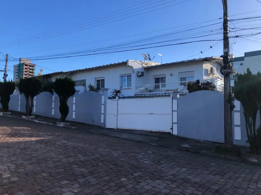 Foto 2 de Casa com 4 quartos à venda, 246m2 em Goiás, Santa Cruz Do Sul - RS
