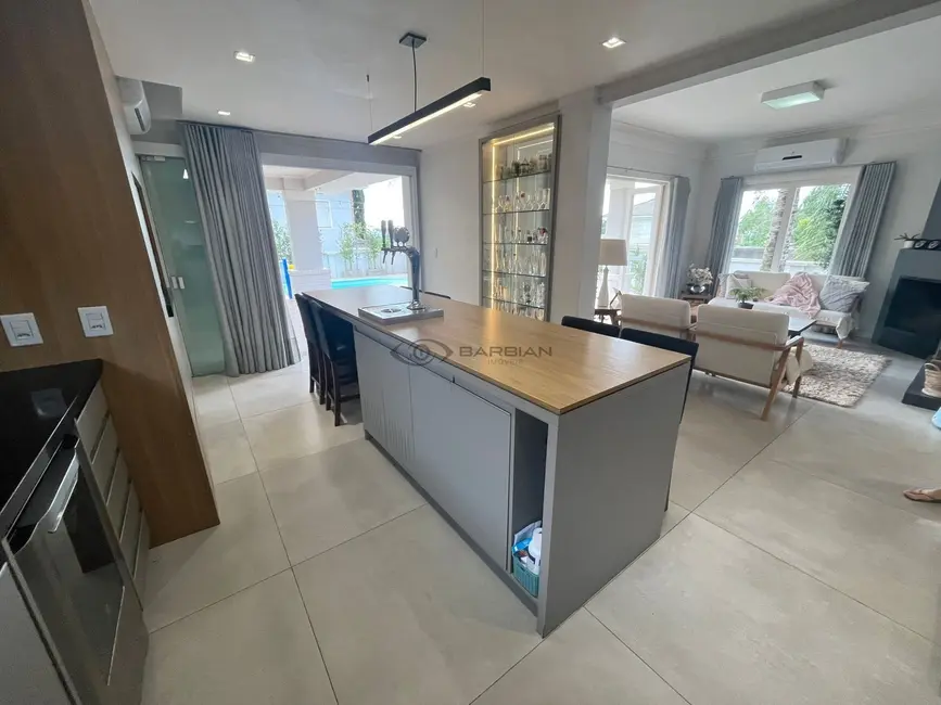 Casa com 4 quartos à venda, 238m2 em Country, Santa Cruz Do Sul - RS - imagem 7 Foto 7 de Casa com 4 quartos à venda, 238m2 em Country, Santa Cruz Do Sul - RS