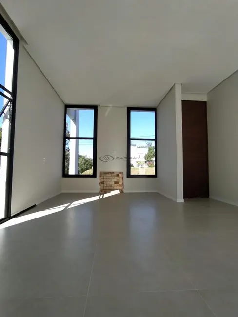 Casa de Condomínio com 3 quartos à venda, 192m2 em Country, Santa Cruz Do Sul - RS - imagem 3 Foto 3 de Casa de Condomínio com 3 quartos à venda, 192m2 em Country, Santa Cruz Do Sul - RS