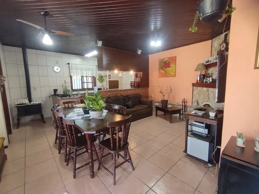 Casa com 3 quartos à venda, 201m2 em Ana Nery, Santa Cruz Do Sul - RS - imagem 8 Foto 8 de Casa com 3 quartos à venda, 201m2 em Ana Nery, Santa Cruz Do Sul - RS