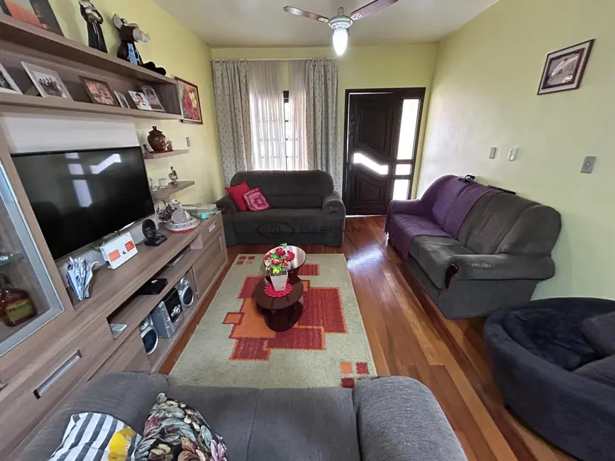 Casa com 3 quartos à venda, 143m2 em Santo Antônio, Santa Cruz Do Sul - RS - imagem 3 Foto 3 de Casa com 3 quartos à venda, 143m2 em Santo Antônio, Santa Cruz Do Sul - RS