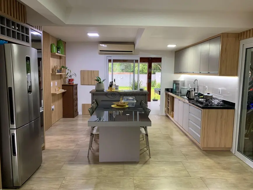 Foto 2 de Casa com 4 quartos à venda, 276m2 em Santa Cruz Do Sul - RS