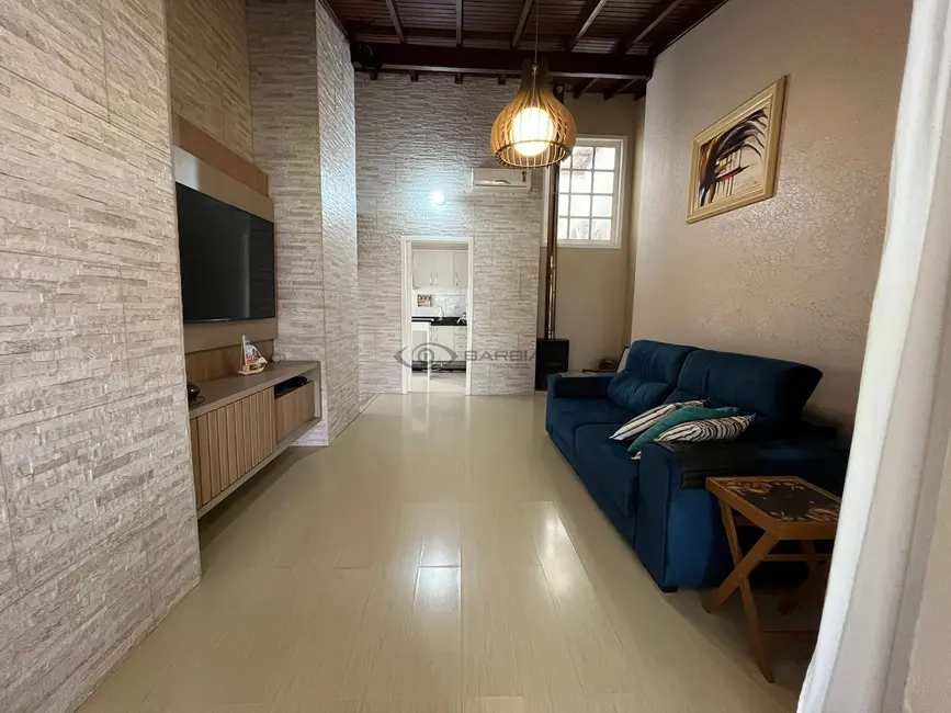 Casa com 3 quartos à venda, 164m2 em Renascença, Santa Cruz Do Sul - RS - imagem 4 Foto 4 de Casa com 3 quartos à venda, 164m2 em Renascença, Santa Cruz Do Sul - RS