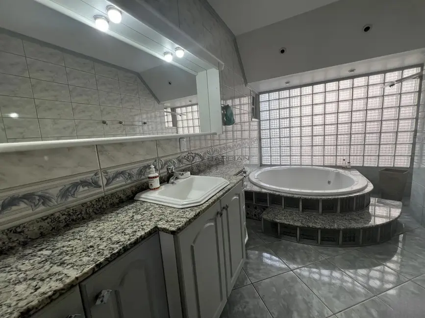 Casa com 6 quartos à venda, 564m2 em Centro, Santa Cruz Do Sul - RS - imagem 6 Foto 6 de Casa com 6 quartos à venda, 564m2 em Centro, Santa Cruz Do Sul - RS