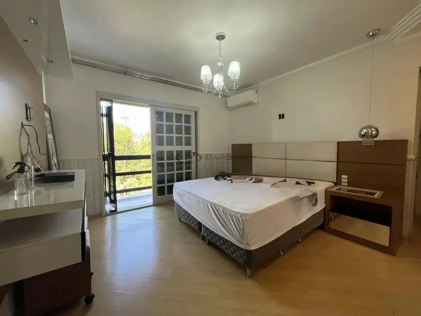 Casa com 6 quartos à venda, 564m2 em Centro, Santa Cruz Do Sul - RS - imagem 5 Foto 5 de Casa com 6 quartos à venda, 564m2 em Centro, Santa Cruz Do Sul - RS