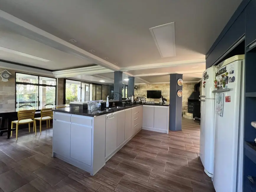 Casa com 6 quartos à venda, 564m2 em Centro, Santa Cruz Do Sul - RS - imagem 3 Foto 3 de Casa com 6 quartos à venda, 564m2 em Centro, Santa Cruz Do Sul - RS