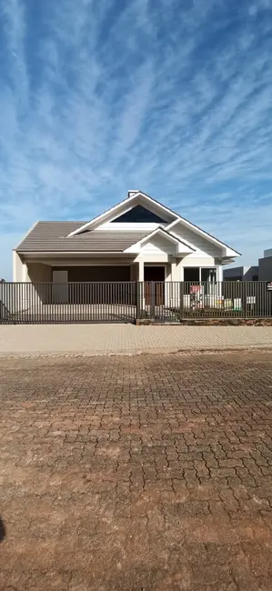 Casa com 3 quartos à venda, 215m2 em Country, Santa Cruz Do Sul - RS - imagem 1 Foto 1 de Casa com 3 quartos à venda, 215m2 em Country, Santa Cruz Do Sul - RS