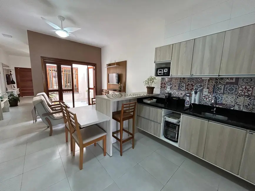 Casa com 3 quartos à venda, 157m2 em Arroio Grande, Santa Cruz Do Sul - RS - imagem 4 Foto 4 de Casa com 3 quartos à venda, 157m2 em Arroio Grande, Santa Cruz Do Sul - RS