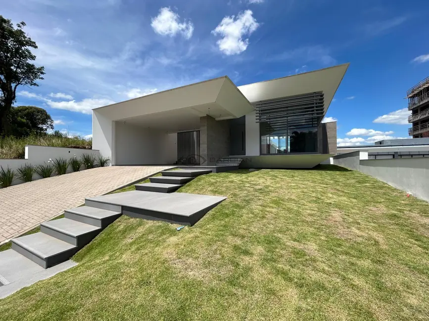 Foto 1 de Casa com 3 quartos à venda, 330m2 em Santo Inácio, Santa Cruz Do Sul - RS