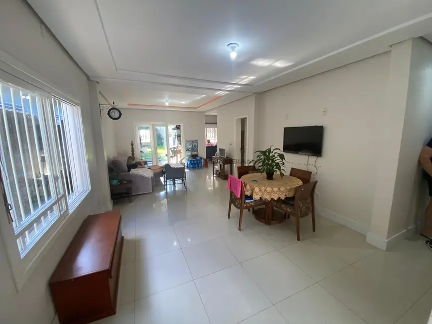 Casa com 3 quartos à venda, 144m2 em Centro, Santa Cruz Do Sul - RS - imagem 2 Foto 2 de Casa com 3 quartos à venda, 144m2 em Centro, Santa Cruz Do Sul - RS