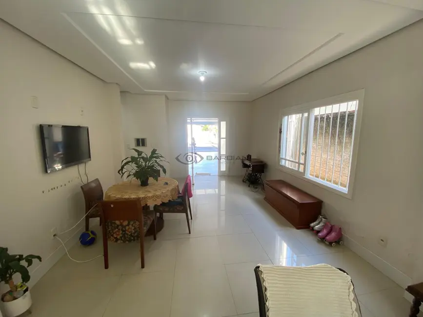 Casa com 3 quartos à venda, 144m2 em Centro, Santa Cruz Do Sul - RS - imagem 3 Foto 3 de Casa com 3 quartos à venda, 144m2 em Centro, Santa Cruz Do Sul - RS