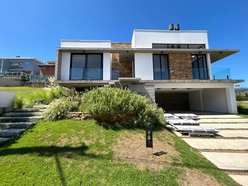 Foto 1 de Casa com 3 quartos à venda, 264m2 em Country, Santa Cruz Do Sul - RS