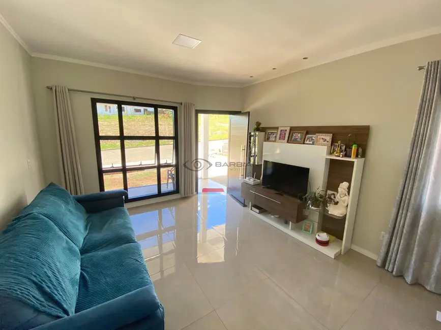 Casa com 3 quartos à venda, 131m2 em Linha Santa Cruz, Santa Cruz Do Sul - RS - imagem 3 Foto 3 de Casa com 3 quartos à venda, 131m2 em Linha Santa Cruz, Santa Cruz Do Sul - RS
