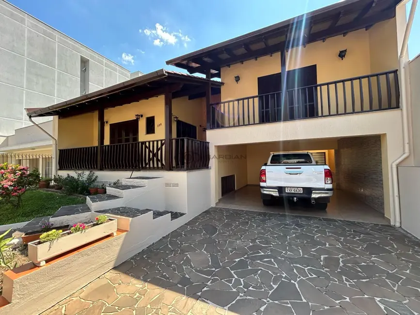 Foto 3 de Casa com 4 quartos à venda, 339m2 em Santo Inácio, Santa Cruz Do Sul - RS