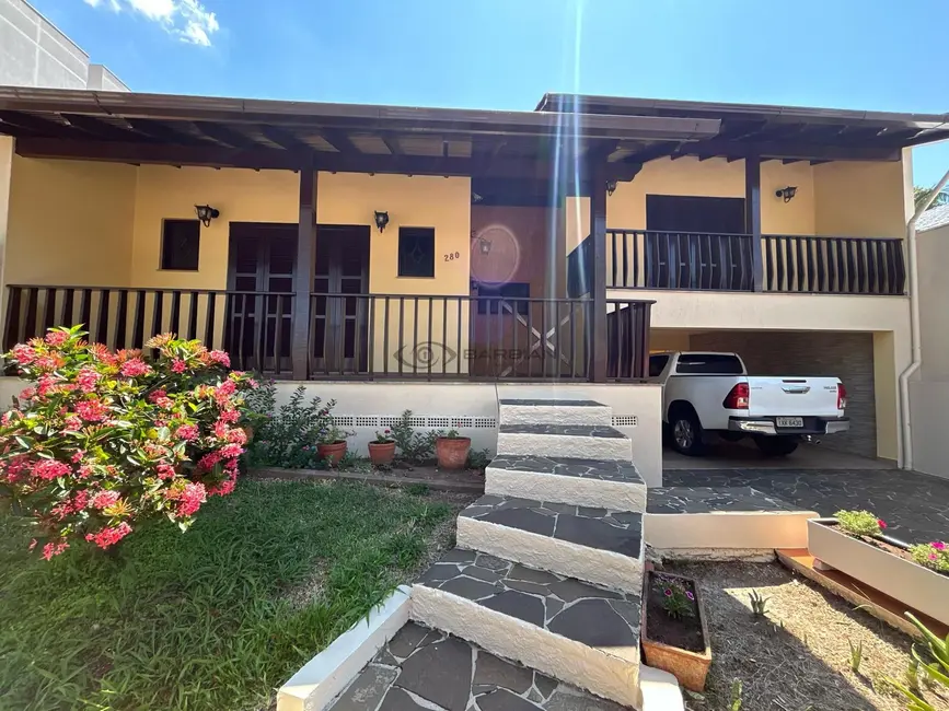 Foto 2 de Casa com 4 quartos à venda, 339m2 em Santo Inácio, Santa Cruz Do Sul - RS