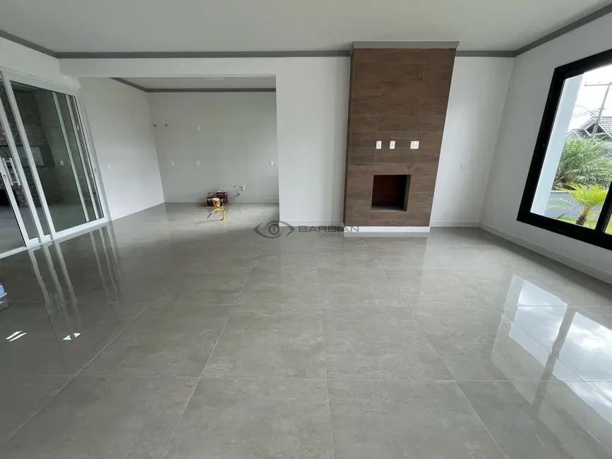 Casa com 3 quartos à venda, 200m2 em Country, Santa Cruz Do Sul - RS - imagem 4 Foto 4 de Casa com 3 quartos à venda, 200m2 em Country, Santa Cruz Do Sul - RS