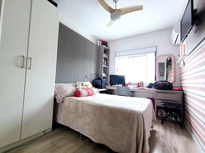 Foto 9 de Apartamento com 3 quartos à venda, 118m2 em Centro, Santa Cruz Do Sul - RS