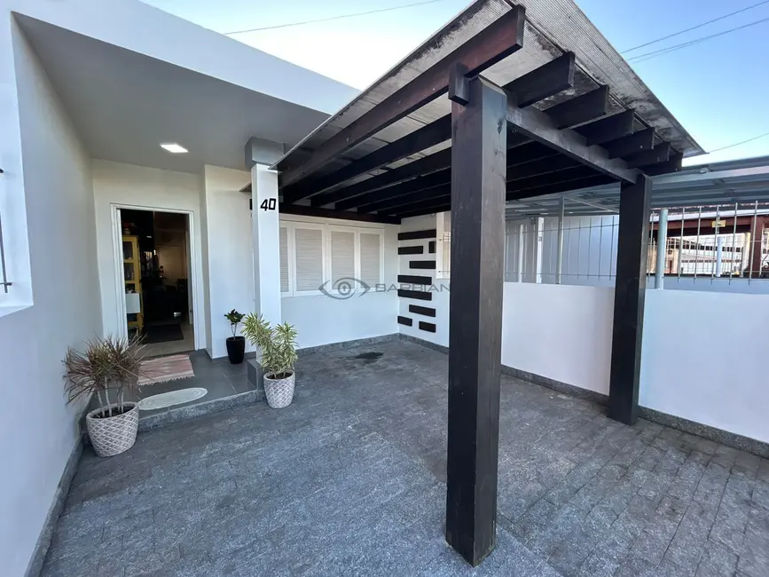 Foto 1 de Casa com 2 quartos à venda, 70m2 em Schulz, Santa Cruz Do Sul - RS