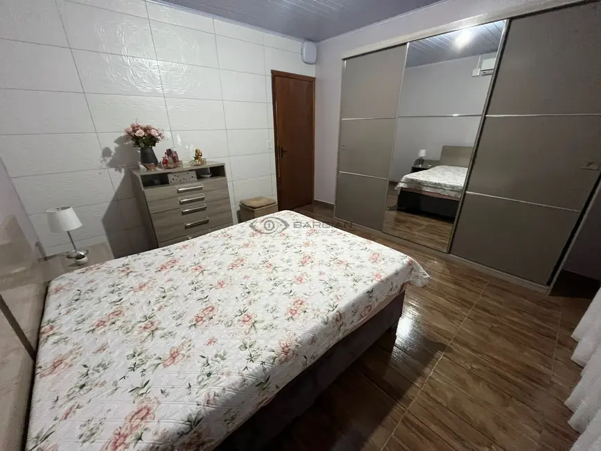 Chácara com 3 quartos à venda, 132m2 em Santa Cruz Do Sul - RS - imagem 8 Foto 8 de Chácara com 3 quartos à venda, 132m2 em Santa Cruz Do Sul - RS