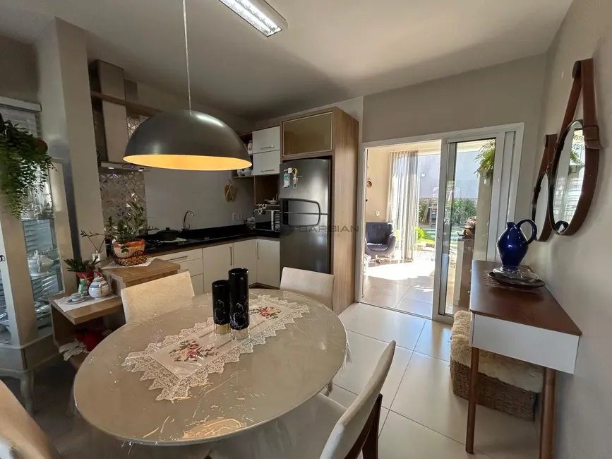 Foto 2 de Casa com 2 quartos à venda, 123m2 em João Alves, Santa Cruz Do Sul - RS