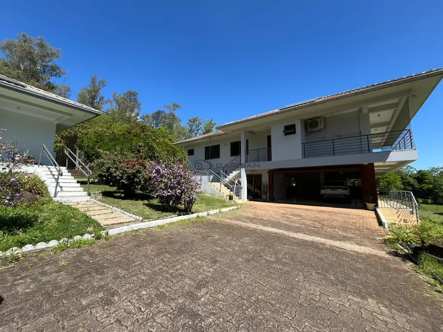 Chácara com 4 quartos à venda, 486m2 em Linha Santa Cruz, Santa Cruz Do Sul - RS - imagem 1 Foto 1 de Chácara com 4 quartos à venda, 486m2 em Linha Santa Cruz, Santa Cruz Do Sul - RS