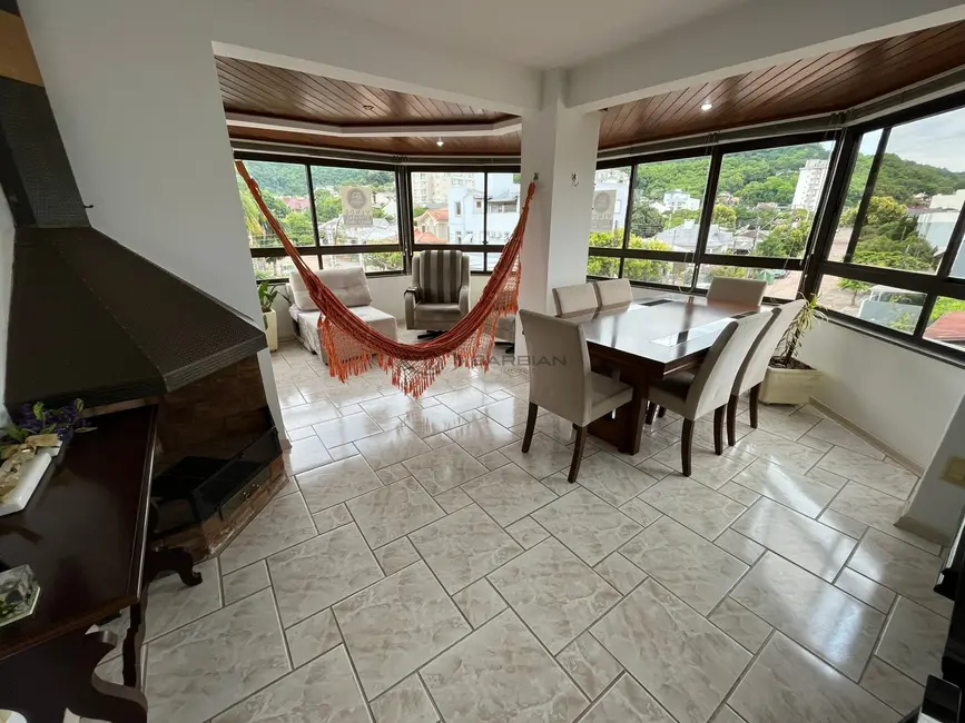 Foto 7 de Apartamento com 3 quartos à venda, 132m2 em Santo Inácio, Santa Cruz Do Sul - RS