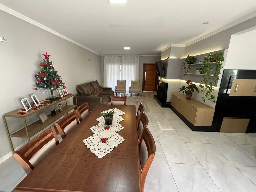 Foto 3 de Casa com 3 quartos à venda, 174m2 em Country, Santa Cruz Do Sul - RS