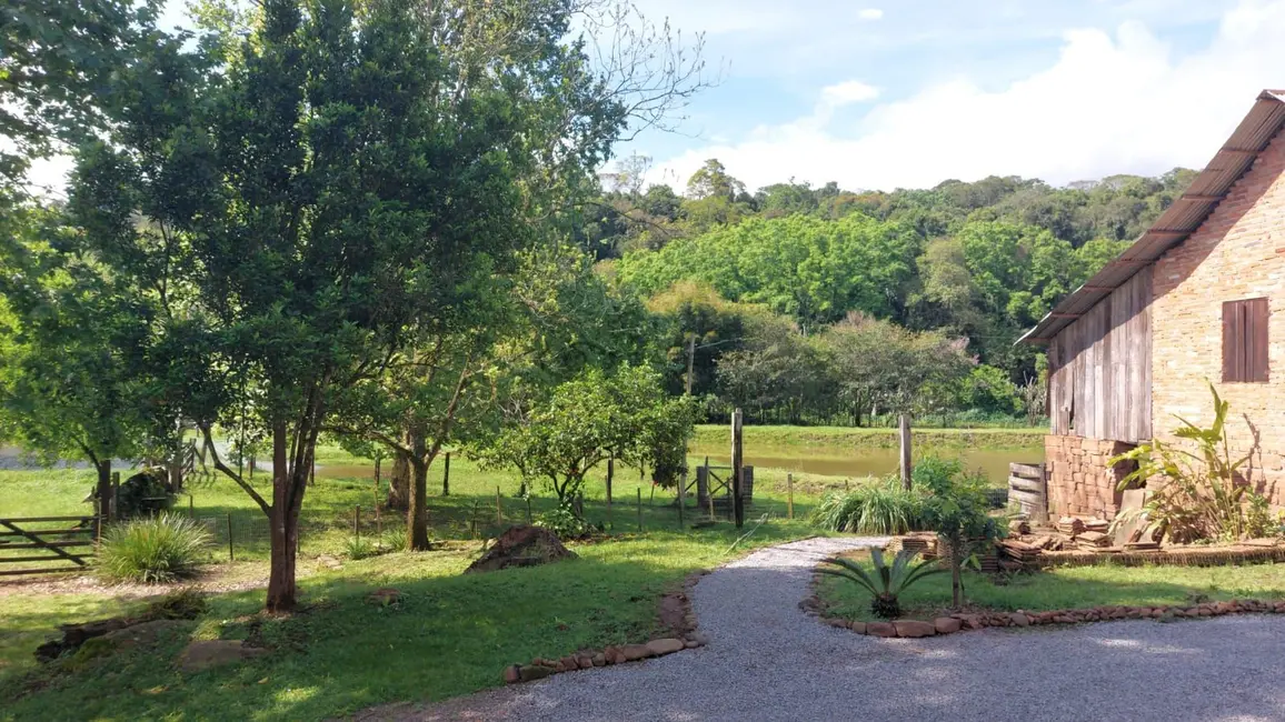 Chácara com 4 quartos à venda, 33000m2 em Santa Cruz Do Sul - RS - imagem 1 Foto 1 de Chácara com 4 quartos à venda, 33000m2 em Santa Cruz Do Sul - RS