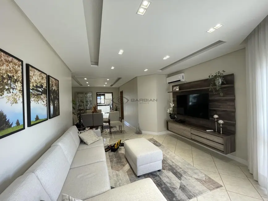 Foto 8 de Casa com 3 quartos à venda, 330m2 em Goiás, Santa Cruz Do Sul - RS