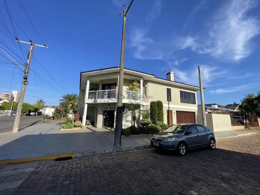 Foto 1 de Casa com 3 quartos à venda, 330m2 em Goiás, Santa Cruz Do Sul - RS