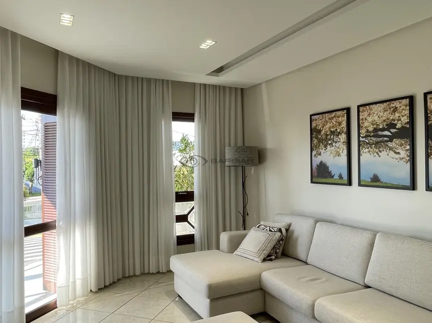 Foto 9 de Casa com 3 quartos à venda, 330m2 em Goiás, Santa Cruz Do Sul - RS